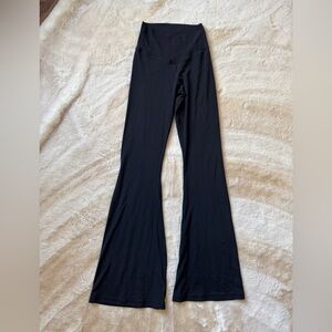 Offline by Aerie. Hi-Rise flare. Size M.